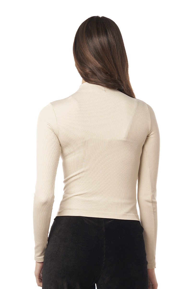 POLERA ARYA MUJER CARLY CUELLO ALTO BLANCO