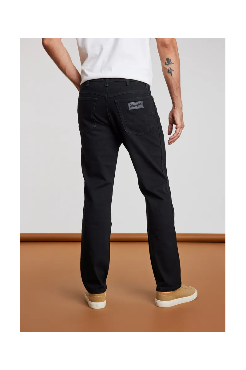 JEANS WRANGLER HOMBRE REGULAR FIT NEGRO