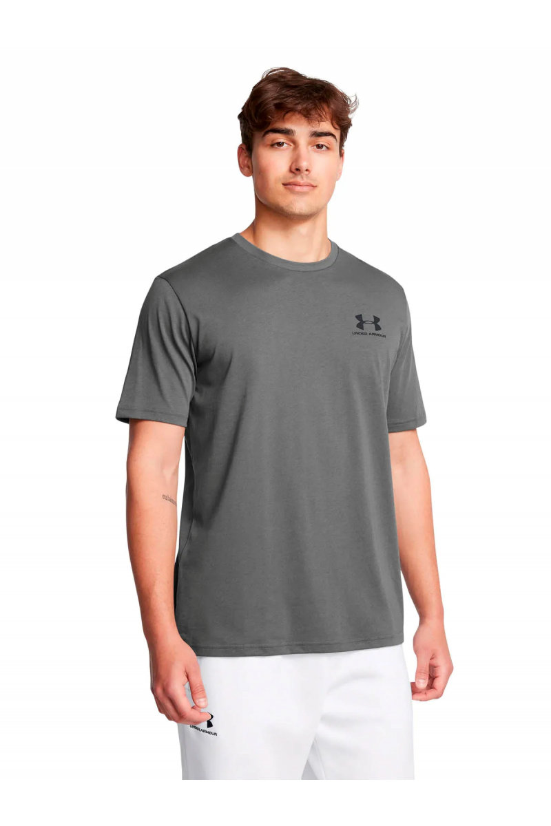 POLERA UNDER ARMOUR HOMBRE LEFT CHEST GRIS