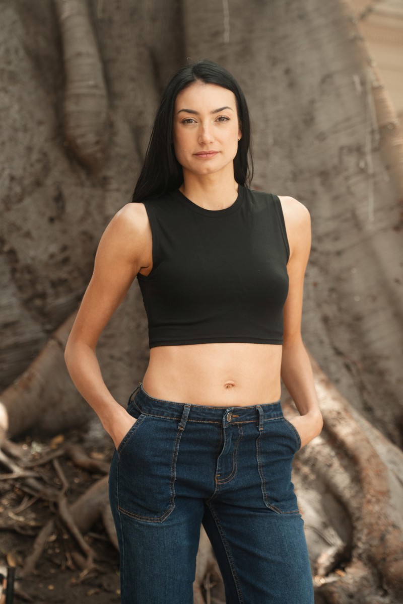 POLERA SIN MANGA ARYA MUJER FIORE NEGRO