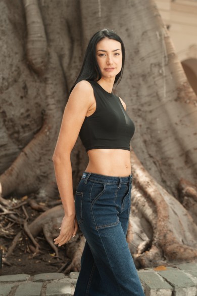 POLERA SIN MANGA ARYA MUJER FIORE NEGRO