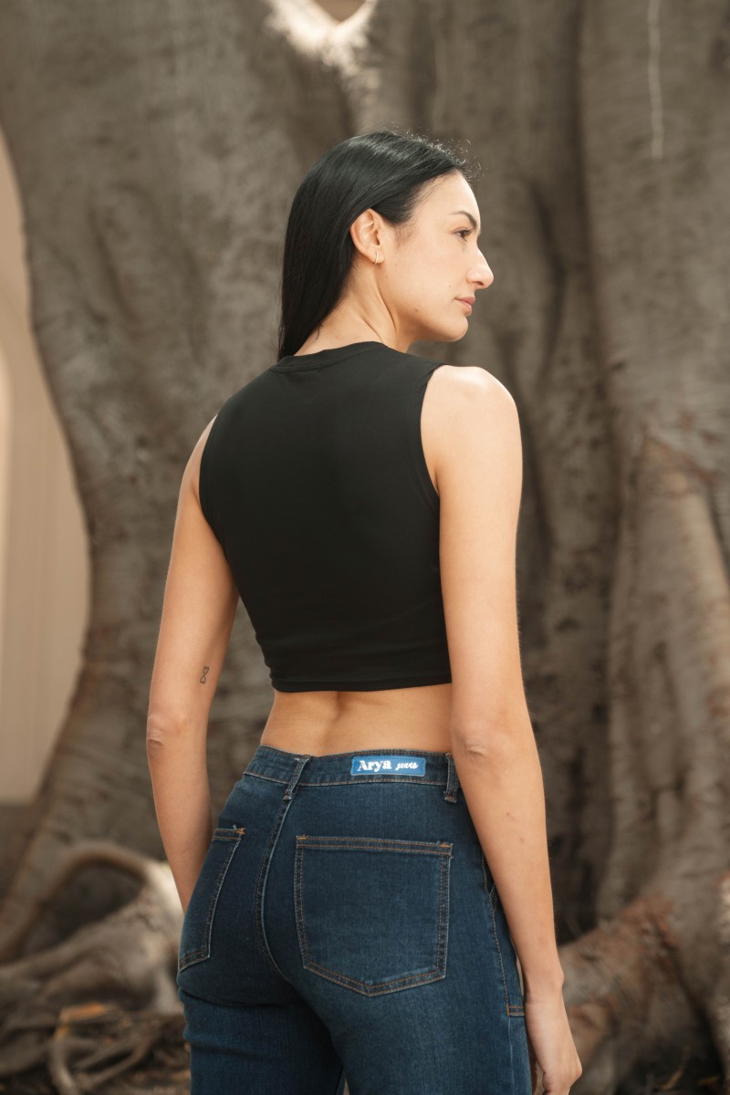 POLERA SIN MANGA ARYA MUJER FIORE NEGRO