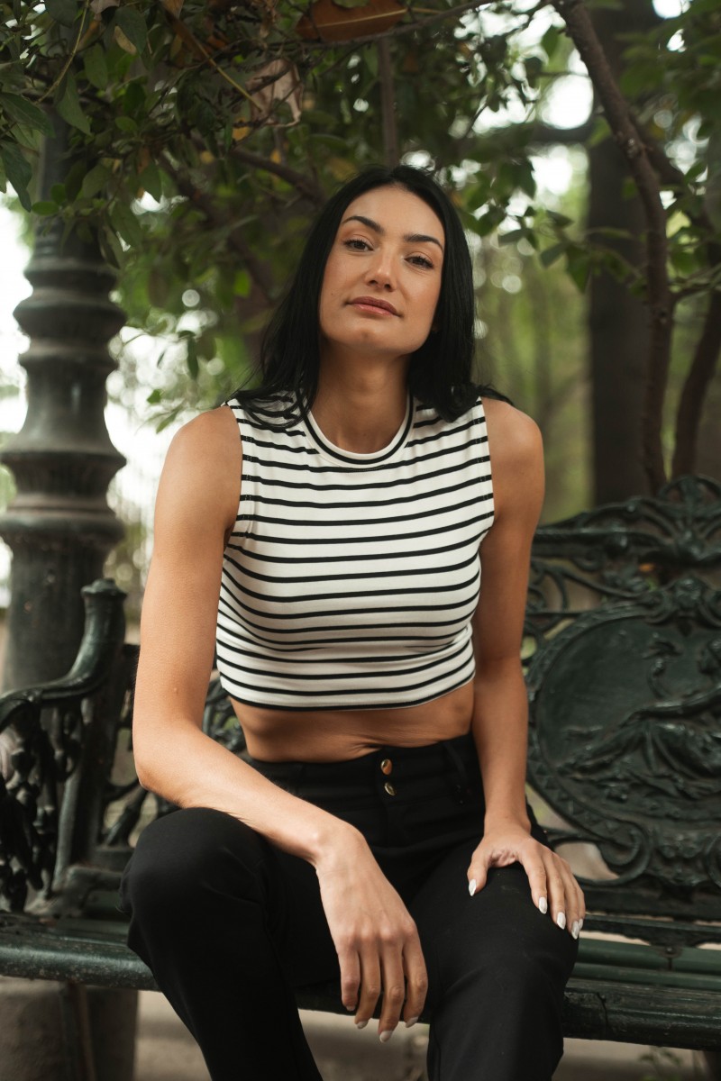 POLERA SIN MANGA ARYA MUJER FIORE PRINT