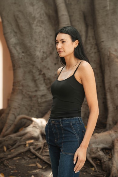 POLERA SIN MANGA ARYA MUJER DALIA NEGRO