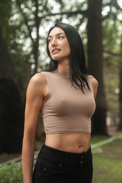 POLERA SIN MANGA ARYA MUJER FIORE CAFE