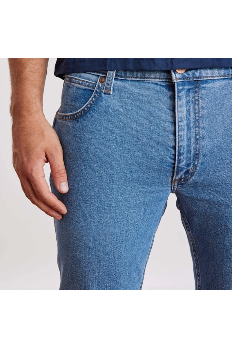 JEANS WRANGLER HOMBRE REGULAR STRAIGHT FIT CELESTE